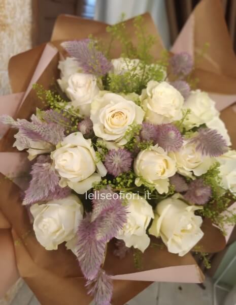 Bouquet di rose colori chiari 